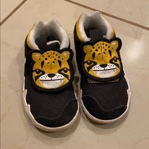 Super cute Nike shoes size 9c